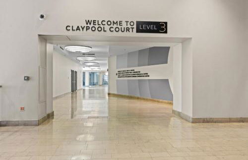 2BR Downtown Gem with Arcade games! - Sleeps 7 - Near Convention Center - Stadium - Photo 24