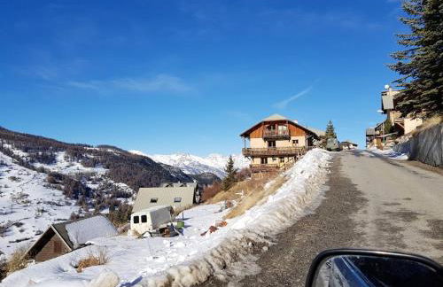 Appartement charmant à Vars - Vue montagne & balcon - Foto 1