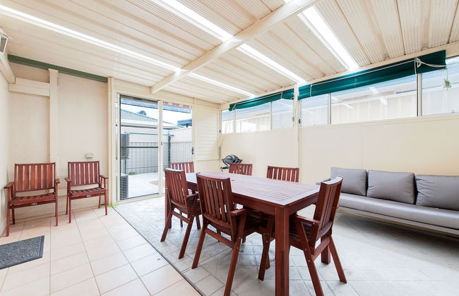 Occy's at Fingal Bay - Photo 6