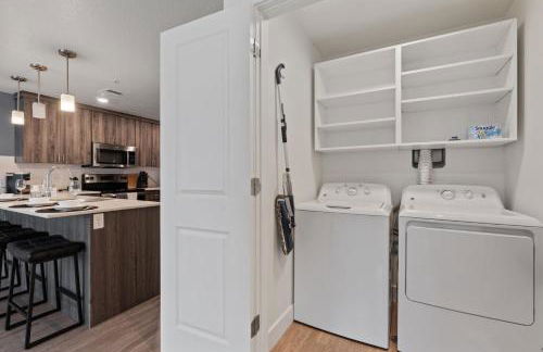 Unique SLC Getaway 2-Bed, 2-Bath with Fire Pit - Foto 73