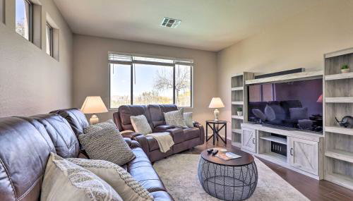 half Mi to Lake Family Home with Hot Tub in Goodyear - Foto 4