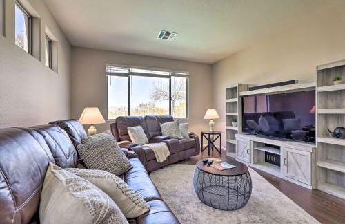 half Mi to Lake Family Home with Hot Tub in Goodyear - Foto 4