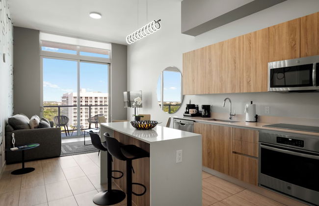 Modern Condo in Design District - Photo 16