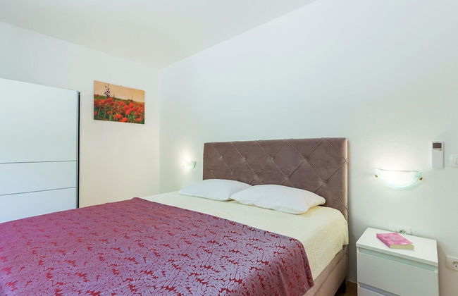 Large Holiday Home With Swimming Pool - Foto 2