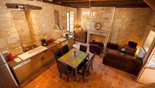 Au coeur de Beynac, superbe maison du XIVe siècle avec jardin panoramique - Foto 2, Garden view, minibar