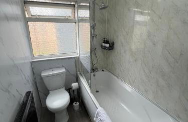 4BDR House By Homesy - Short Term Rental Cardiff - Ideal for Contractors - Foto 23