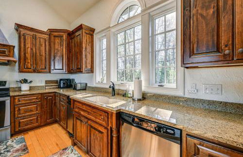 Hot Tub and Water Views Lake Glenville Home! - Foto 10