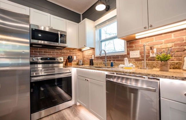 Romantic Cabin Retreat By Ghosal Luxury Lodging - Photo 7