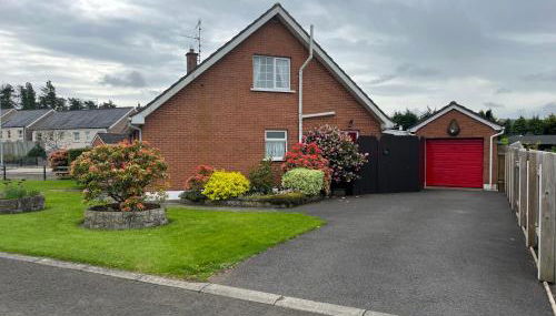 Comfortable and Convenient 4 Bedroom Home - Foto 2, Garden