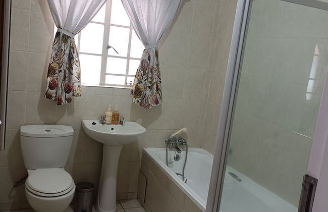 Charming Randburg Accommodation Near the Olivedale Clinic - Foto 16