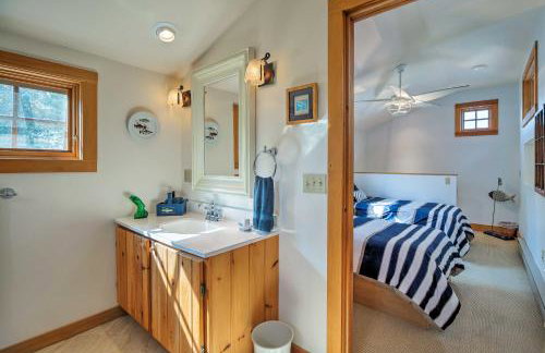 Lake Champlain Cottage with Private Deck and Fire Pit! - Foto 19