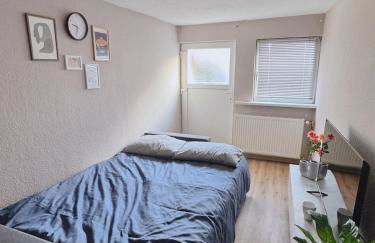 Near Messe, Airport, City Center with Private Garden and Parking - Foto 5