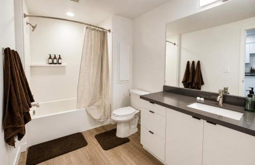Upscale Escape 10 Min from Disneyland With Pool & Gym - Foto 48