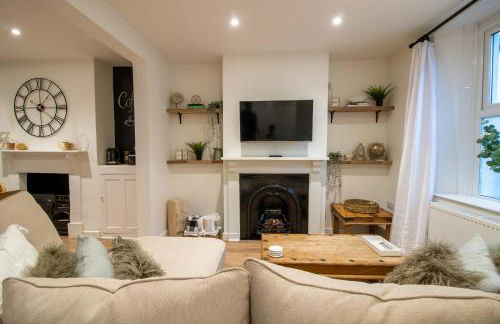 Stylish and Modern Town Centre End-of Terrace Home - Foto 14