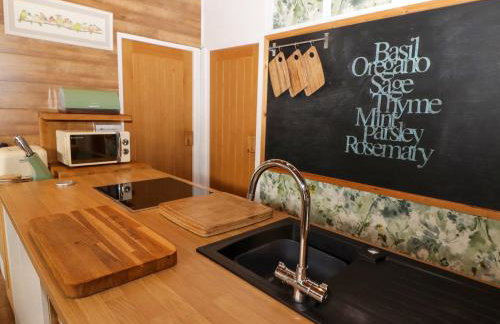 The Bird House - Photo 15