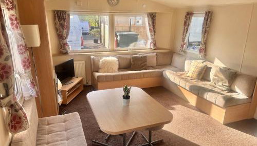 Two Bedroom Willerby Caravan Located in Uddingston, Glasgow at Maryville Caravan Site - Photo 2