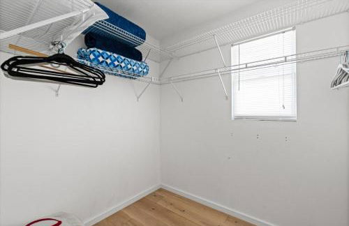 Private Bayfront Beach House with Dock, Steps to Beach and Restaurants - Foto 18