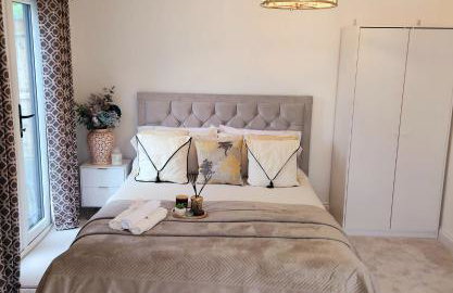 1-Bed Studio with Parking Ideal for Couples - Foto 13