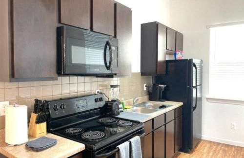 NEW! 5 min from Mall, Airport, and Dinning! - Foto 5