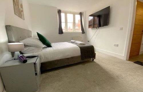 Modern 1 bedroom serviced apartment with garden - Foto 12