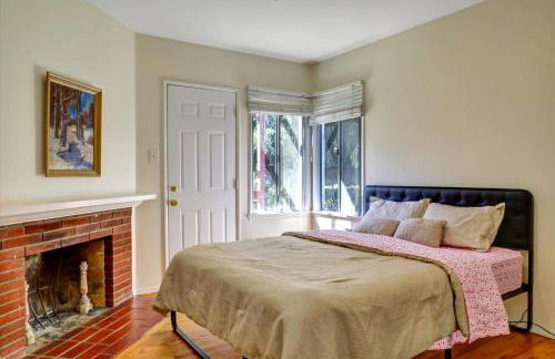 Entire House,Convinient location in Los Angeles , near Universal, Hollywood, Pets Friendly, Free WIFI - Foto 21