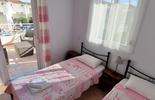 Phoebes Place At Kalamaki Court, 2 Bedroom Villa With A Shared Pool - Foto 6