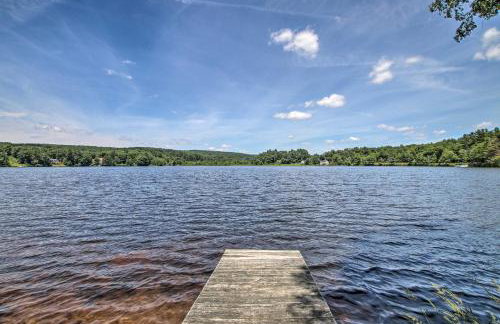 Waterfront New England House on Wickaboag Lake! - Foto 26