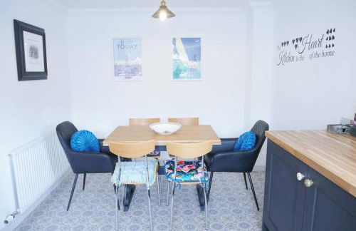 The Croft a lovely town house in the centre of Holt with free PARKING for two cars - Photo 4