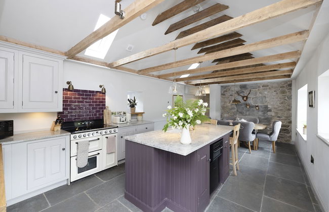 JOIVY Exceptional Cottage W/ Stunning Country Views - Photo 1