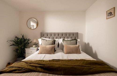 Goodwood - Modern Stay in Cotswolds with Hot Tub - Foto 16