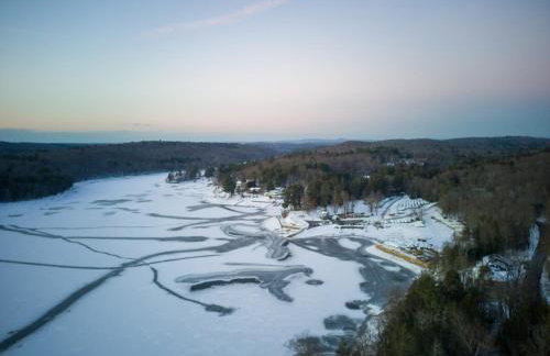 Lakeside Lodge with Studio Apartment - Foto 17
