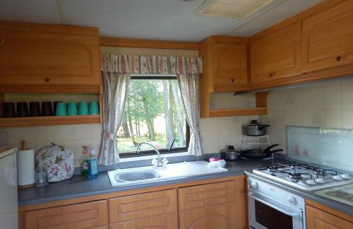 Lovely Semi-rural Caravan & Hot Tub - Sleeps Fam 6 - Photo 51