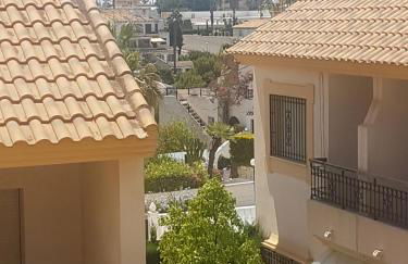 APARTAMENTOS ROSI - 5-10 Minute Walk To La Zenia Beach, Sea View, Beach Bar, Cliff Walk, Shops, Paddys Point, Cabo Roig - Free fast Fibre Optic Broadband, Free Parking - Foto 16
