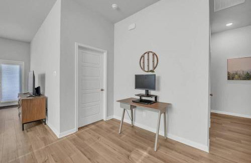 Luxury Retreat in Serene Surroundings, 4 Bedrooms Corporate House, Entire house with full amanities, Convenient location Near Medical Centers and Downtown - Foto 16