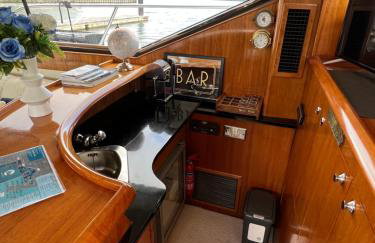 SUPERYACHT ON TOWN QUAY MARINA, SOUTHAMPTON - Very close to city centre and cruise terminals - free parking included - Foto 7