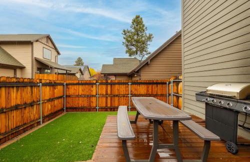 Modern Flagstaff Getaway with Mountain Charm. - Foto 30