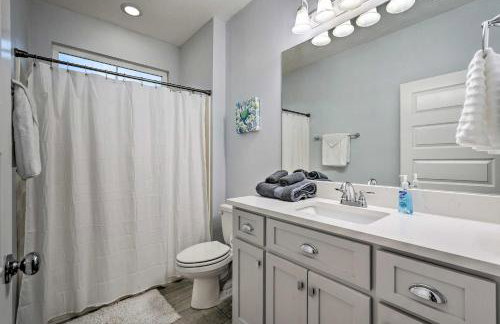 Modern PCB Home with Private Yard and Pool Access - Foto 32