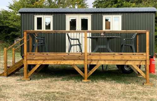 The Old Post Office - Luxurious Shepherds Hut 'Far From the Madding Crowd' based in rural Dorset. - Photo 2