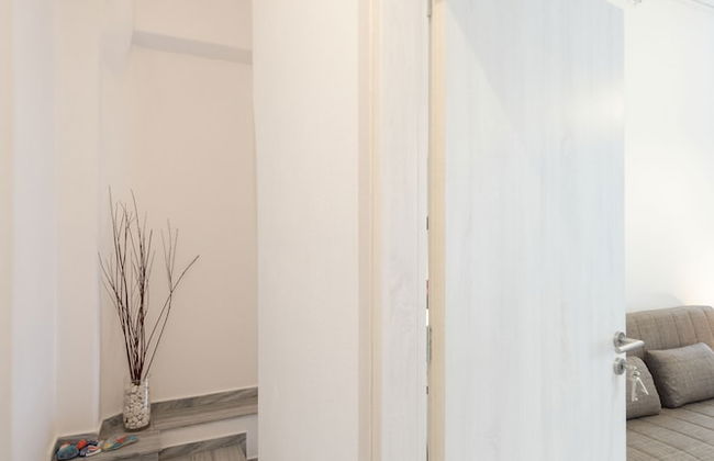 Parikia's Cute Pebble - Photo 32