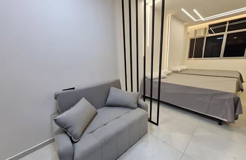 Pé na Sapucaí! Apto Completo, Decorado e Metrô na Porta - Foto 13