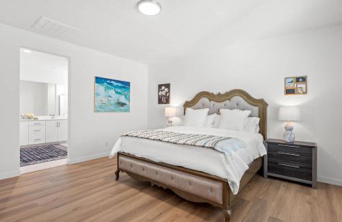 Spacious 5BR Getaway w Game Room & Modern Comfort - Photo 52