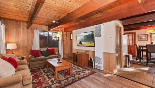 88 Acres Cottage in Big Bear w HotTub & Fireplace - Foto 1