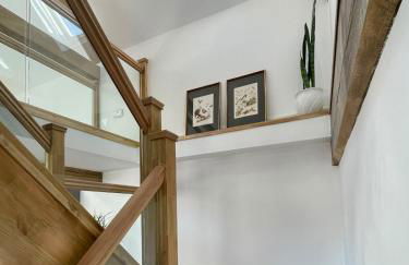 Stylish Barn with Meadow Views & Brookside Garden - Foto 8