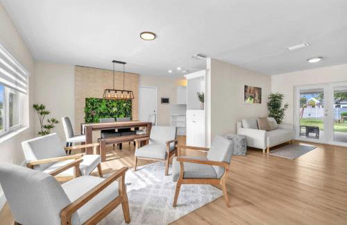 Tropical Park Oasis Peaceful Miami Family Home - Photo 6