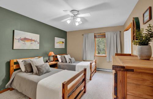 Lakefront Family Home, Kayaks, Hot Tub, Fireplace - Foto 29