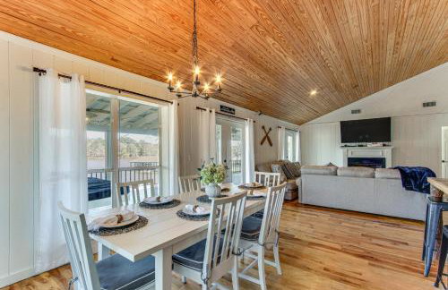 Tranquil Gantt Lake Home w/ Deck & Patio! - Foto 6
