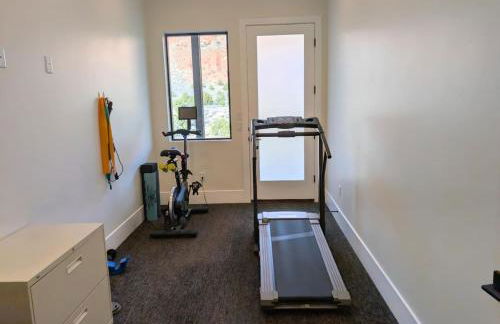 Modern Red Cliff Home with Private Pool - Foto 18