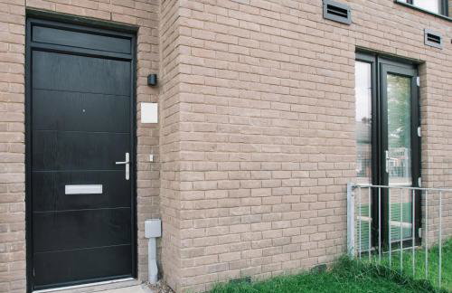 Stylish new-build, free parking, 20-minute walk to city centre - Photo 26