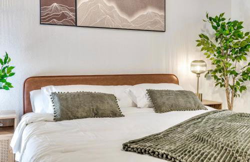 The Pine Haus- Luxury stay with Pickleball, Hot Tub, Fire Pit - Foto 31