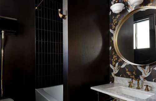 Luxe Victorian Retreat • Walk to Downtown - Foto 80